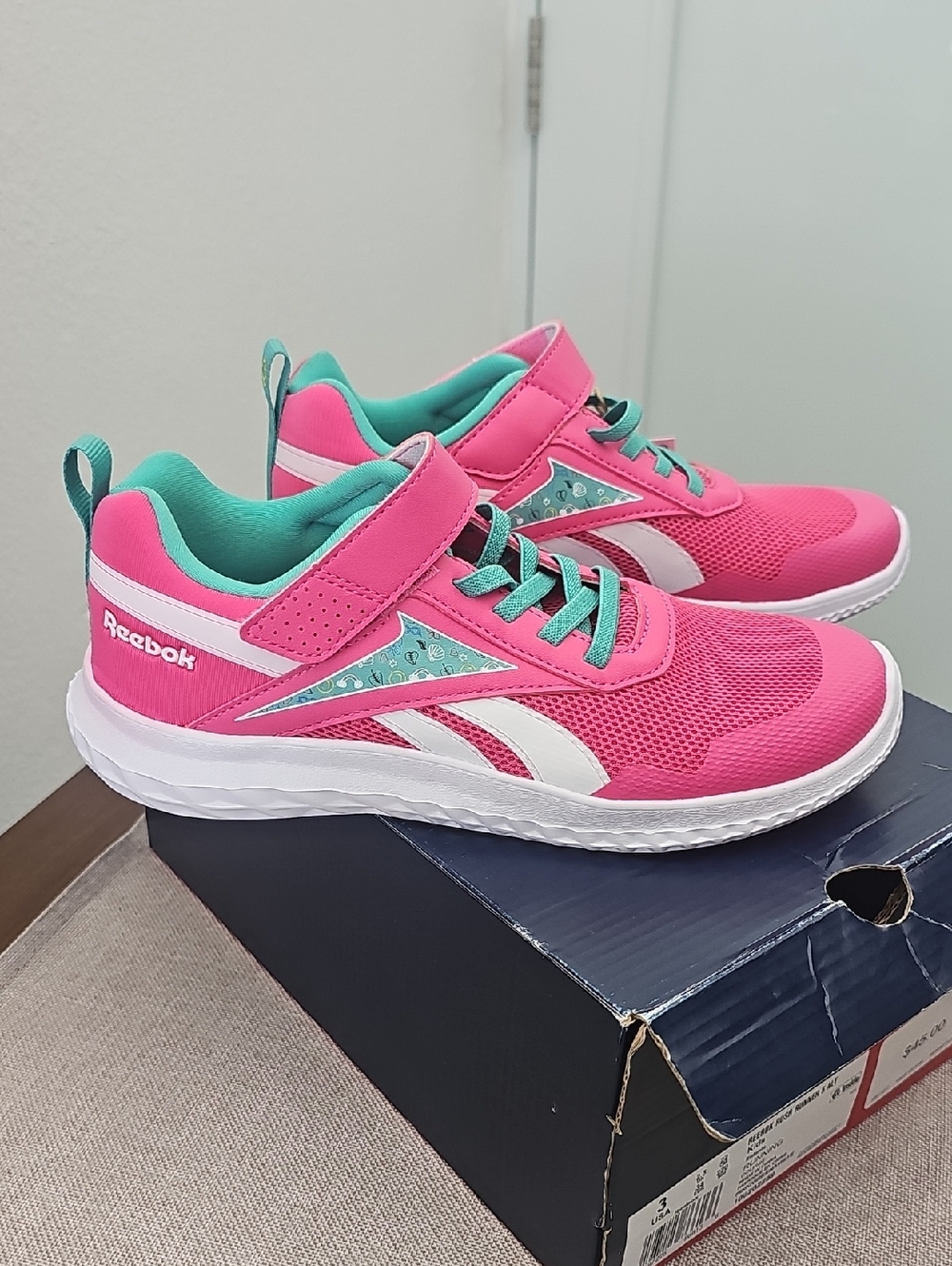 Reebok Rush Runner Little Girls Running Shoes. Size 3.    (621)